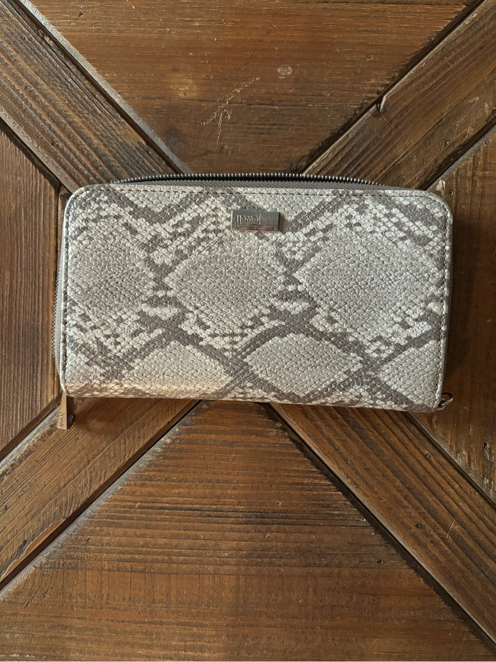 thirty-one Neutral Snakeskin Zip Wallet in Gray and Cream